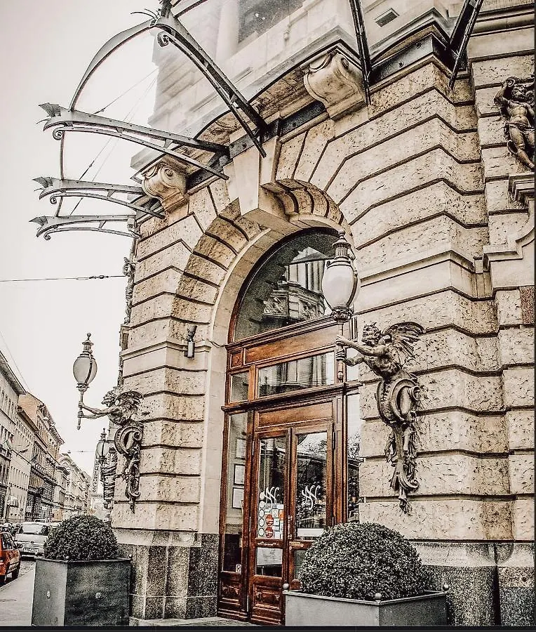 Duplex Penthouse With Sauna & Jacuzzi In The Centre Of Budapest Ungarn