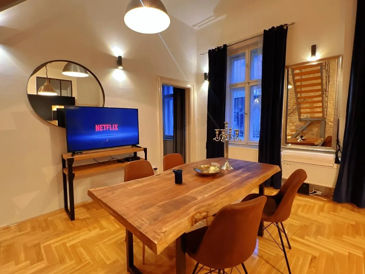 Lejlighed Duplex Penthouse With Sauna & Jacuzzi In The Centre Of Budapest