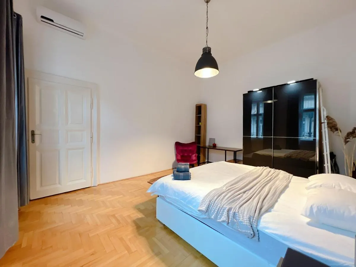 Duplex Penthouse With Sauna & Jacuzzi In The Centre Of Budapest